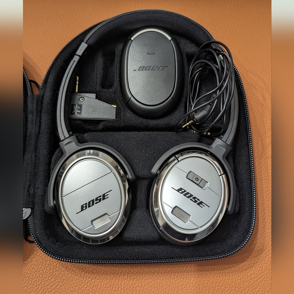 Bose QuietComfort 3 Acoustic Noise Cancelling Headphones, Black